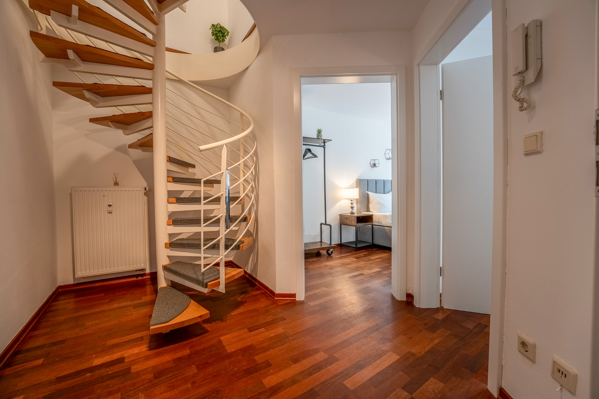 SWX02907-HDR